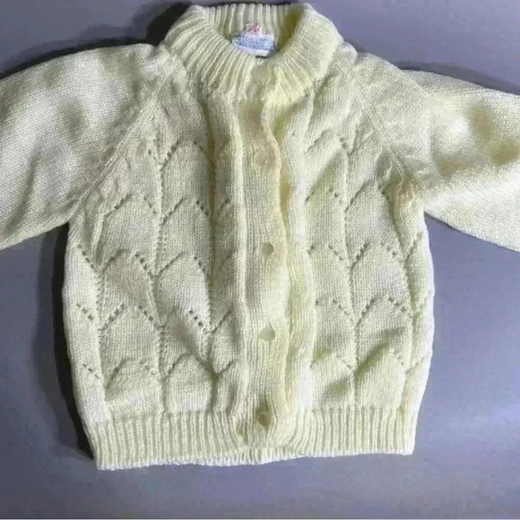 Vintage 80s unisex yellow textured knit baby cardigan size 6/9 months no flaws - Picture 2 of 4